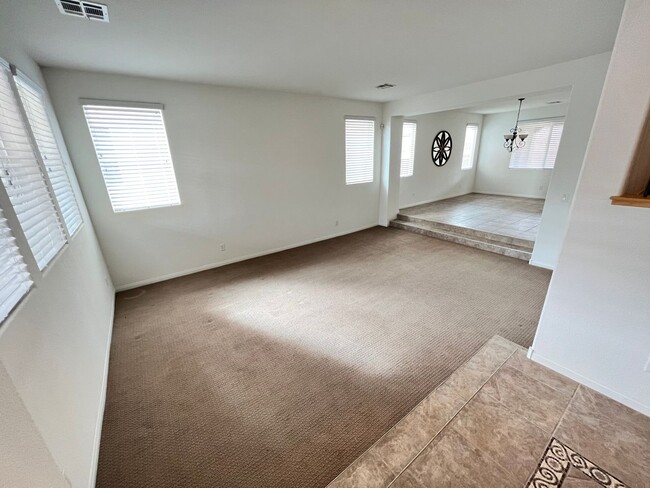 742 Canary Wharf Dr in Las Vegas, NV - Building Photo - Building Photo