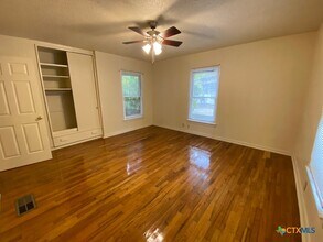 826 Burleson St in San Marcos, TX - Building Photo - Building Photo