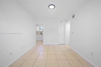 573 NE 82nd St in Miami, FL - Building Photo - Building Photo