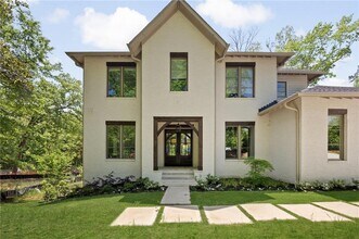 1068 Moores Mill Rd NW in Atlanta, GA - Foto de edificio - Building Photo