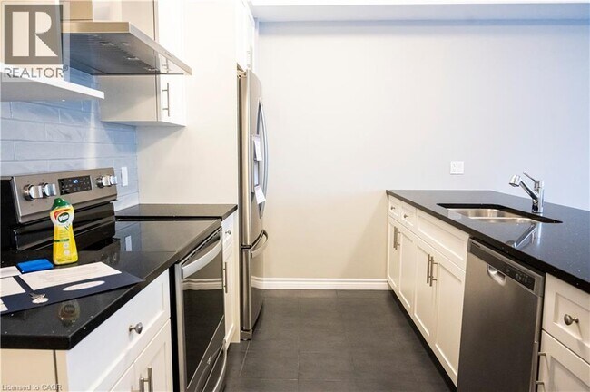 142 Oat Ln in Kitchener, ON - Building Photo - Building Photo