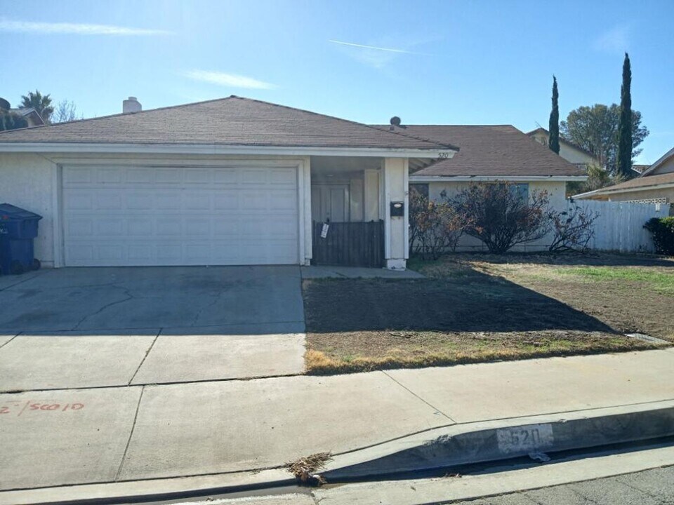 520 E Ave J5 in Lancaster, CA - Building Photo