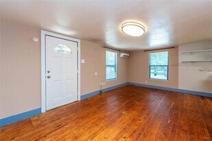 406 Lexington Rd in Elgin, TX - Building Photo