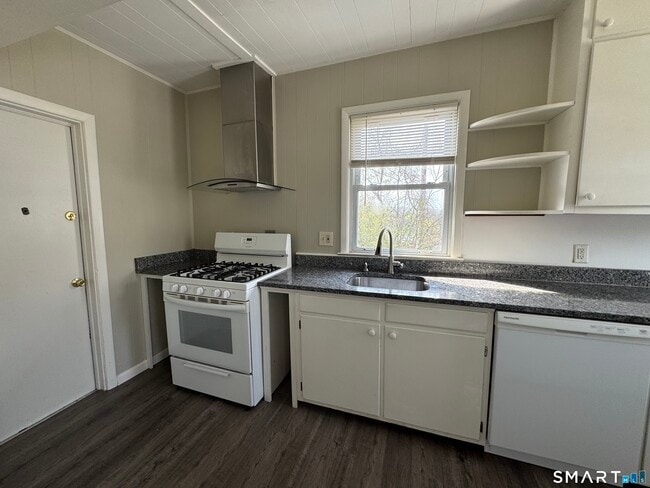 201 Myrtle St in Shelton, CT - Building Photo - Building Photo