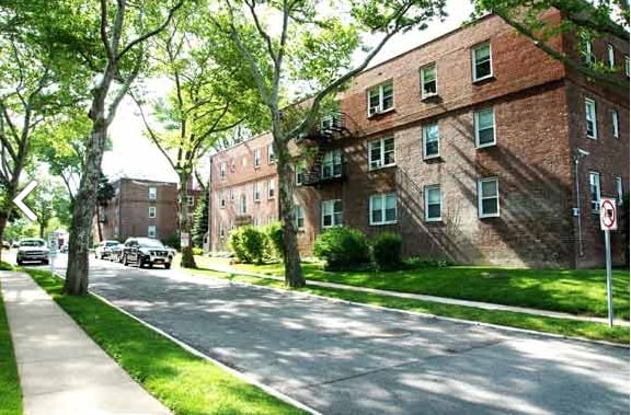 Baldwin Gardens Apartments in Baldwin, NY - Building Photo