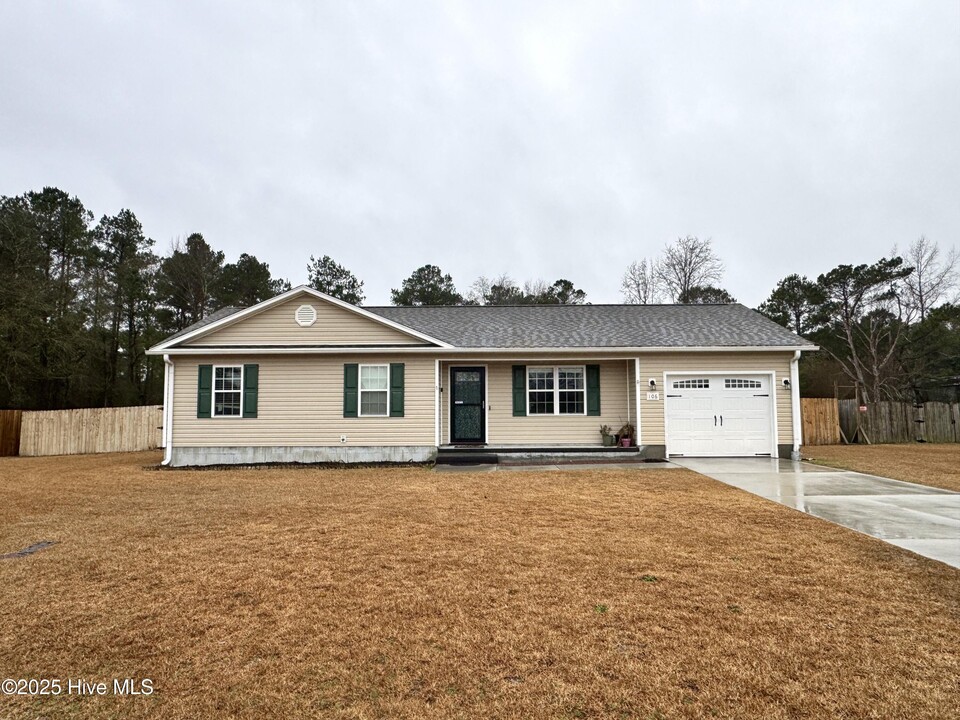 106 Lois Ct in Richlands, NC - Building Photo