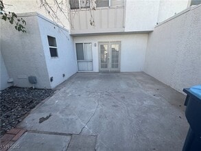 504 Delfern Ln in Las Vegas, NV - Building Photo - Building Photo