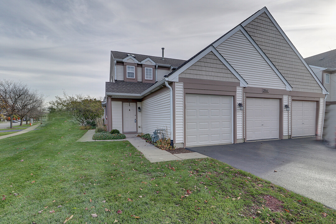2511 Sheehan Dr in Naperville, IL - Building Photo