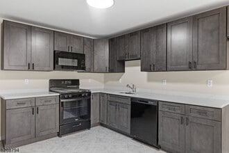172 6th St in Passaic, NJ - Building Photo - Building Photo
