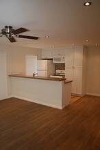 2845 S Fairview St, Unit G in Santa Ana, CA - Building Photo - Building Photo