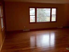 217 Mahaska Dr in Iowa City, IA - Building Photo - Building Photo