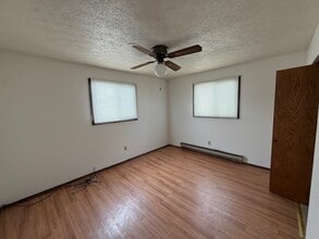 198 Parklane Dr in Lagrange, OH - Foto de edificio - Building Photo