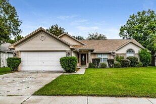 8618 Wyndhurst Dr in Jacksonville, FL - Building Photo