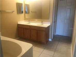 563 Pemberton Ave in Deltona, FL - Building Photo - Building Photo