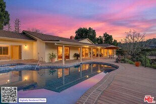 3713 Dellvale Pl in Los Angeles, CA - Building Photo