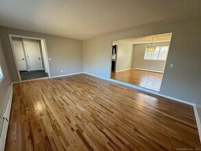 34 Rogers Hill Rd in Waterford, CT - Building Photo - Building Photo