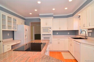 8152 Fairfield Cir in Village of Clarkston, MI - Building Photo - Building Photo
