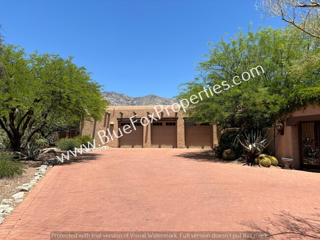 property at 5661 E Shadow View Ct