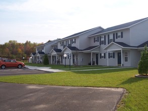 Marion Manor Estates in Oneida, NY - Building Photo - Building Photo