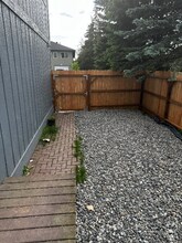 1515 Latouche St-Unit -1 in Anchorage, AK - Foto de edificio - Building Photo