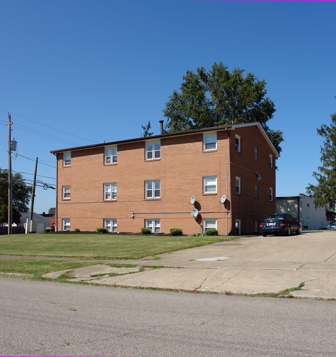 711 Highland Ave in Girard, OH - Building Photo