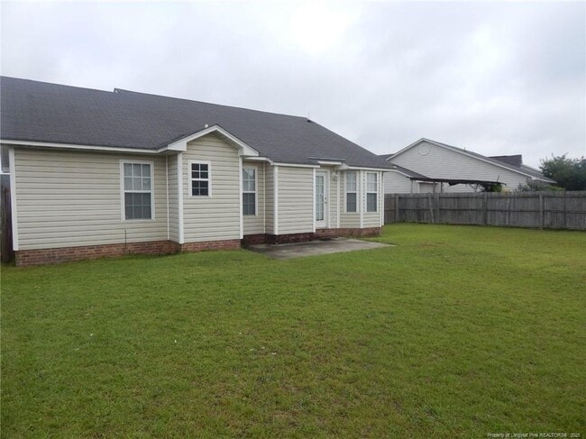 1022 Coalport Rd in Hope Mills, NC - Building Photo - Building Photo