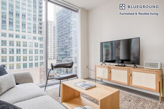 8 E Huron St in Chicago, IL - Building Photo - Building Photo