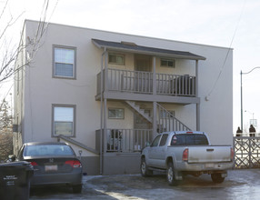 1458 Memorial Dr NW in Calgary, AB - Building Photo - Building Photo