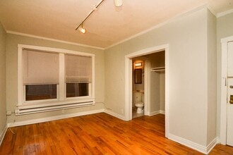 523 W Melrose St, Unit A02C in Chicago, IL - Foto de edificio - Building Photo