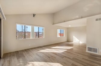 325 Encino Ln in San Clemente, CA - Building Photo - Building Photo