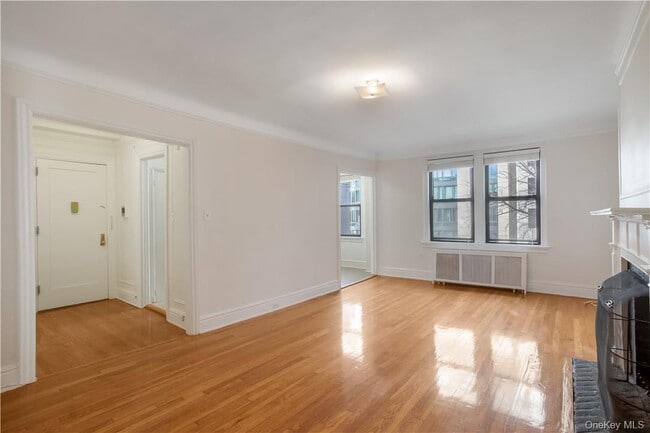 250 Martine Ave in White Plains, NY - Building Photo - Building Photo