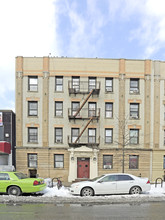 3552 Steinway St in Long Island City, NY - Building Photo - Building Photo