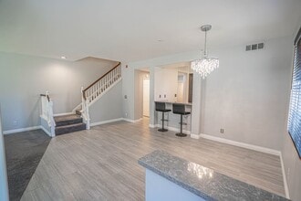 23491 Abbey Glen Pl in Santa Clarita, CA - Building Photo - Building Photo