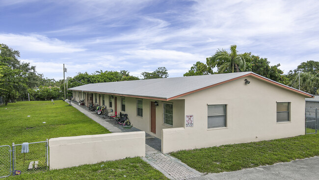 3851 7th Ave N in Lake Worth, FL - Building Photo - Building Photo