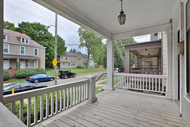 23 E Blake Ave in Columbus, OH - Foto de edificio - Building Photo