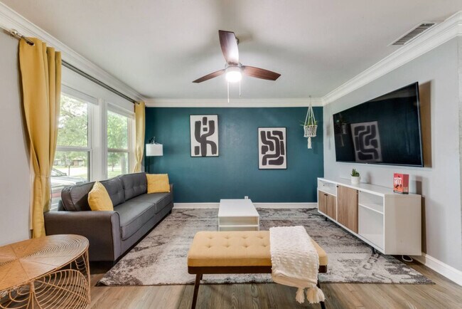 415 Circle Dr in Saskatoon, SK - Building Photo - Building Photo