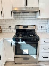 20747 Stephanie Dr in Winnetka, CA - Building Photo - Building Photo