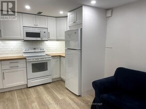 22 Gray Crescent in Richmond Hill, ON - Building Photo - Building Photo