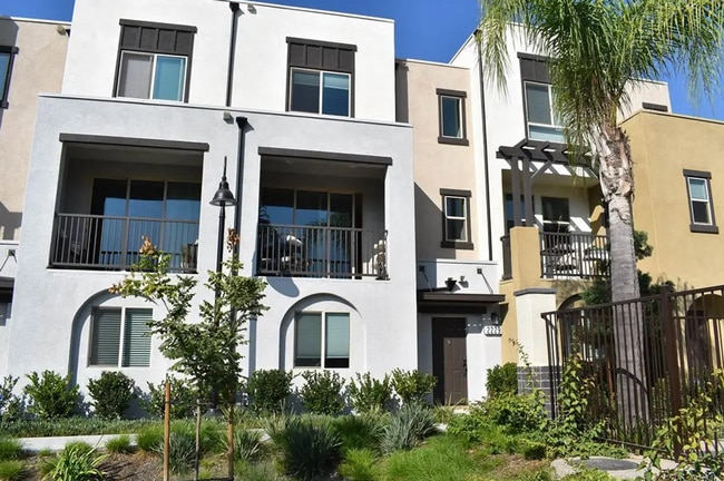 2229 Solara Ln