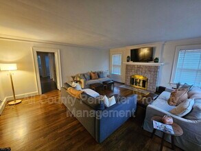 245 Lindbergh Drive NE in Atlanta, GA - Building Photo - Building Photo