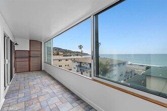 163 Paseo De La Concha, Unit 12 in Redondo Beach, CA - Foto de edificio - Building Photo