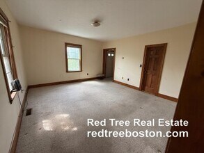 1143 Beacon St, Unit 1 in Newton, MA - Foto de edificio - Building Photo