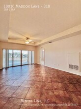 10010 Maddox Ln, Unit 318 in Bonita Springs, FL - Foto de edificio - Building Photo