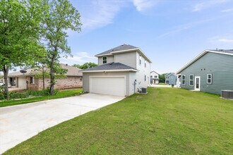 1230 Elm Ct in Runaway Bay, TX - Building Photo - Building Photo