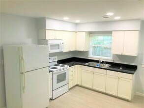 2541 Floyd St in Sarasota, FL - Building Photo - Building Photo