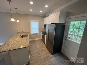 1086 20th St NE in Hickory, NC - Building Photo - Building Photo