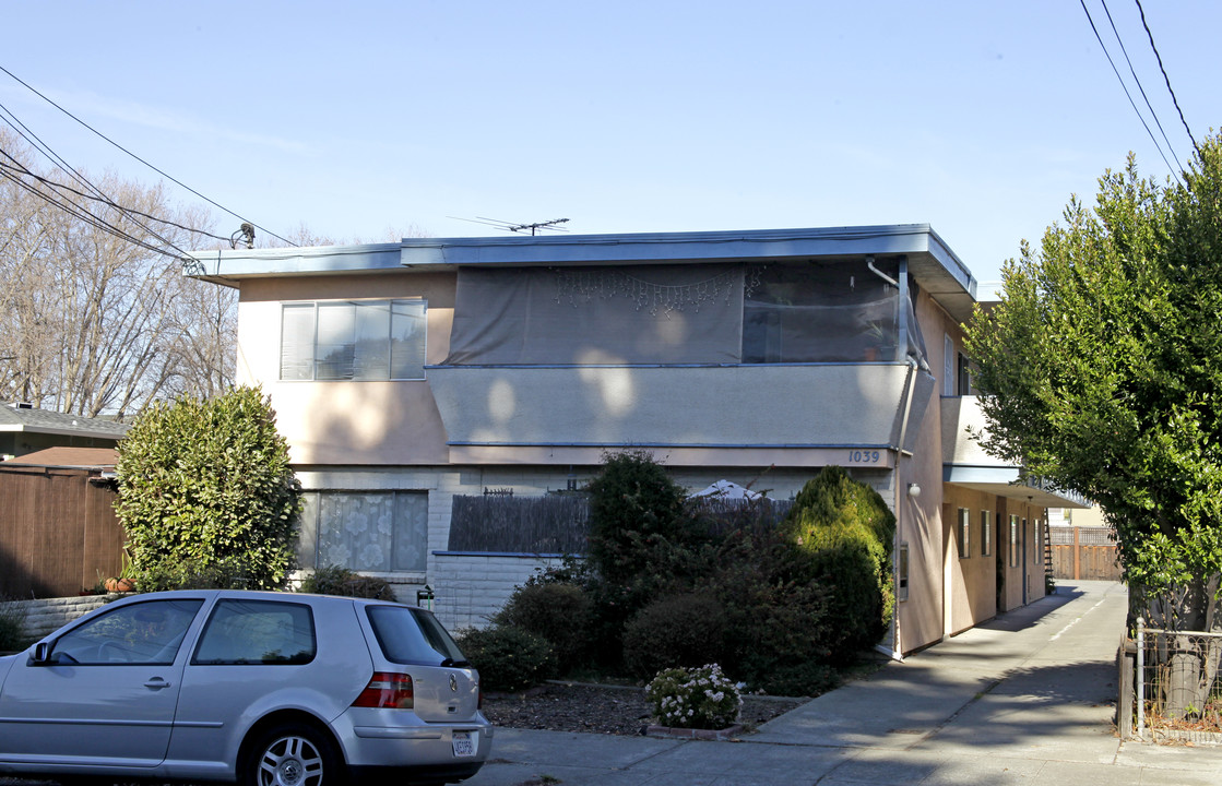 1039 Santa Clara Ave in Alameda, CA - Building Photo