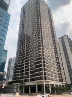 360 E Randolph St in Chicago, IL - Building Photo