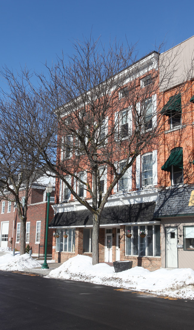 31 Market St in Auburn, NY - Foto de edificio - Building Photo