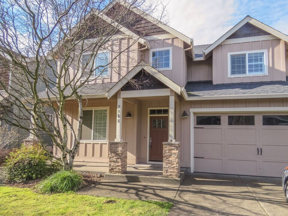 2165 Heritage Way in Newberg, OR - Building Photo